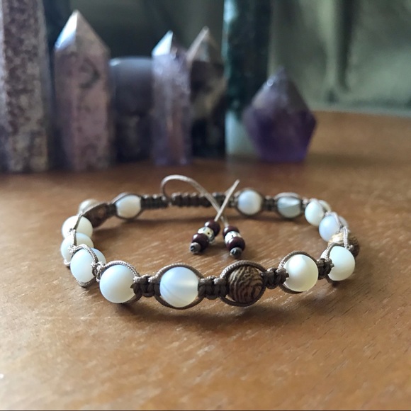 Handmade} Banded Agate & Wengewood Bracelet - Picture 1 of 5